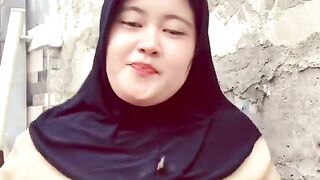 hijab boobs but