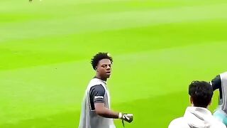 5 Fans Paling Beruntung Di Sepak Bola