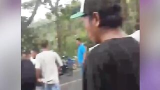 Lombok Tengah Gempar! 352 Murid SD Tumbang dan Muntah-Muntah Usai Santap Menu Kebab MBG!