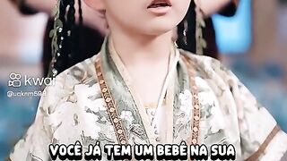 A menina descobriu que a moça  esta grávida 🤰