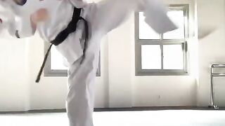 Amazing art Taekwondo Girl Faster than your Gun!