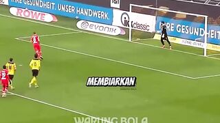 kiper ini sengaja biarkan pinalti masuk