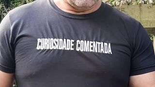 Encontrei uma pedra misteriosa no meio da estrada