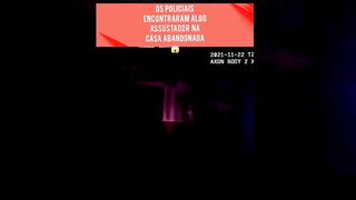 Os policiais encontraram algo assustador na casa abandonada