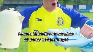 Kenapa Ronaldo menuangkan air panas ke sepatunya? 🤔😳
