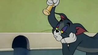 Tom Just Wants to Sleep… Jerry Won’t Let Him! 😂😴