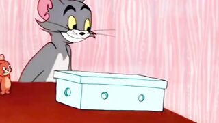Tom Just Wants Some Peace… Jerry Ruins It Again! 😂🛏️