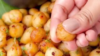 CrispFollow this step-by-step recipe to make the ultimate evening snack paired with homemade chutney.