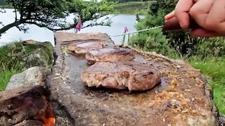 Spicy, Crispy Honey Chicken Burger – Campfire Cooking in Nature! (1)