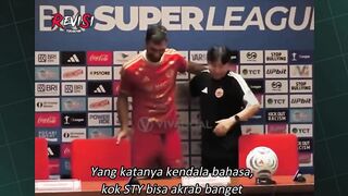 Yang katanya kendala bahasa, kok STY bisa akrab sama pemain Kroasia! 😁