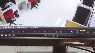 Robô briga no primeiro dia de trabalho