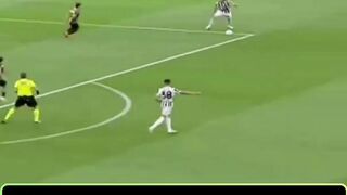 Inter Milan sukses meraih kemenangan comeback spektakuler  dengan skor 5-3
