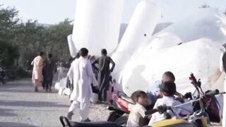 Di beberapa daerah pedesaan di Pakistan, terutama di wilayah yang akses distribusi gasnya terbatas