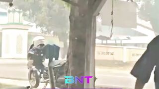 Momen Adem di Kalbar! Truk Militer Jepang Masuk Desa Bantu Padamkan Karhutla, Lambaian Tangan Dibalas Ramah!