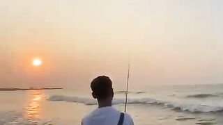 Mancing di pantai
