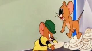 Jerry’s Tiny Disguise Completely Fools Tom! 😂🐭🎩