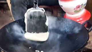 Memasak makanan pedas