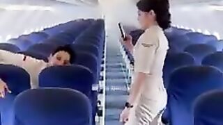 Pramugara Ganteng dan Pramugari Cantik Super Air Jet dalam Pesawat