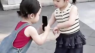 姐俩强强联手，大河向东流，越跳越合拍