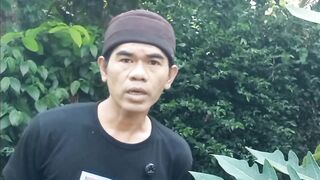 Kayaknya mau lomba katak tuh