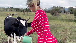 Feeding Time 🐂🌽