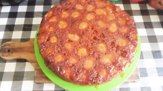 Bolo de banana caramelizada