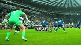 5 Tembakan BRUTAL yang bikin keeper kesakitan!💀 2