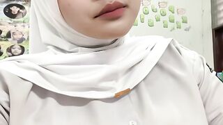 hyper hijab school