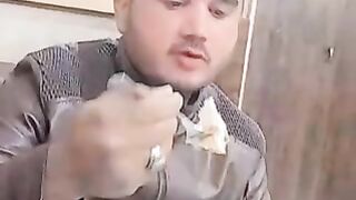 Pizzas check kro Bhat majedar hai