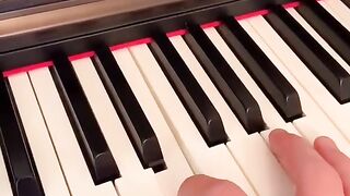 Как прекрасно играют пианино