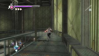 Ninja Gaiden vasculhando a base militar