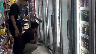 Momen cowok-cowok lagi ngambil keputusan penting dalam hidup