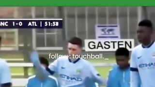 Momen ini terjadi dalam sebuah pertandingan tim usia muda Manchester City