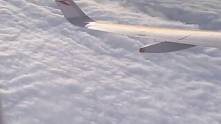Voando sobre as nuvens rumo a USA boston