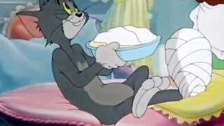 Jerry Climbs Into Bed… The Ending Is Too Funny! 😂🛏️🐭