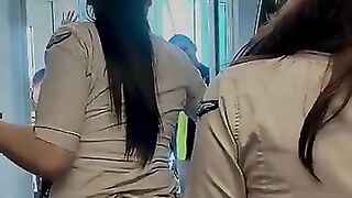 Pramugari super air jet tutup pintu pesawat.mp4 2