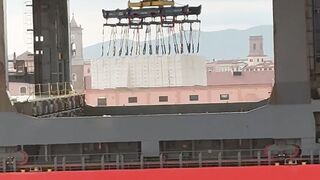 Loading and unloading port