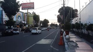 ​Suasana Jalanan Kota di Sore Hari | Walking Around Town