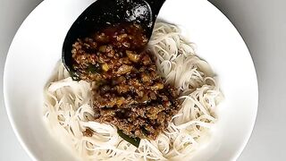 Bosen Menu Sahur Itu-itu Aja? Cobain Misua Siram Daging Gurih Lezat Ini!