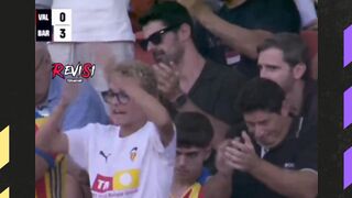 Respect! Kalah Telak 0-5, Ini Alasan Fans Valencia Beri Tepuk Tangan ke Bintang Barcelona! 🇪🇸