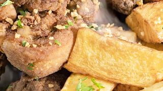Torresmo com Mandioca Frita Crocante