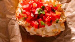 Molletes Mexicanos: O Lanche de Pão com Feijão e Queijo Perfeito
