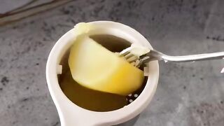Manual vegetable crasher