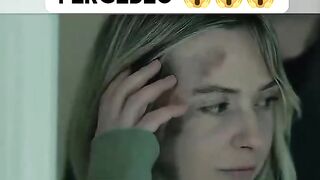 Ela fez o sinal de  alerta