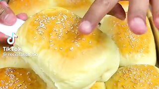 Pão recheado com frango e queijo