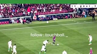 Klip tersebut memperlihatkan João Cancelo