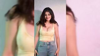 Indian Girl Roshni Singhaniya Dance 4