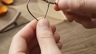 Wait… Don’t Scroll! 😱 You Won’t Believe What These Dried Leaves Turn Into! 🍂🐟