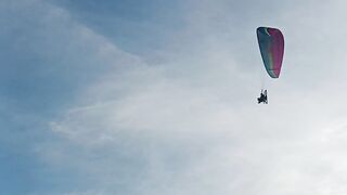 “Flying High: The Thrilling Adventure of Paragliding”