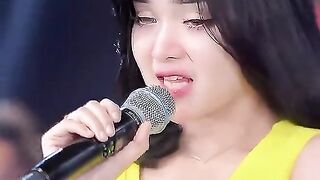 Cantik bernyanyi 2